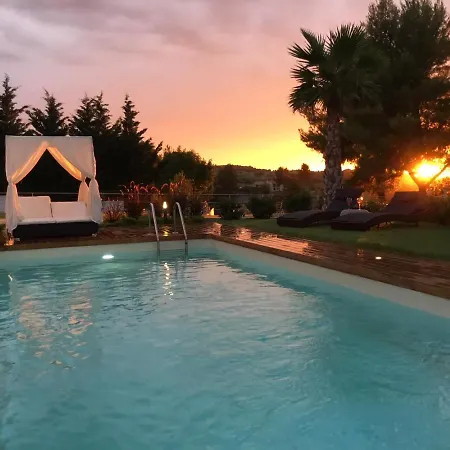 Villa Paradiso - Private Pool, 3 Bdrms, Bbq, Sea View