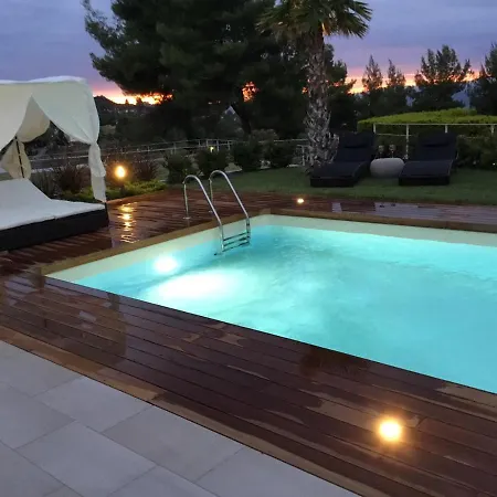 Villa Paradiso - Private Pool, 3 Bdrms, Bbq, Sea View